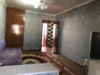 Үй сатылады. Валиханов 54 домнан Екы болмелы 1 шы этаждан саудасы бар