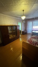 Продам 2-комнатную квартиру по улице Космонавтов 4