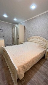 продам 2-х комнатную квартиру в центре города