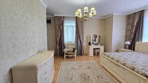 Продам 2-х этажный дом, район Аэропорта.