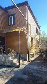 Продам двухэтажный коттедж в центре города