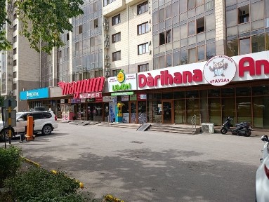 Сдаю место при входе в Магнум.