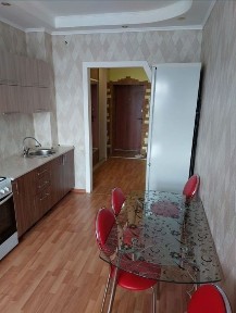 Сдам чистую и современную однокомнатную кв. 42 кв. м, потолоки 3.5 м