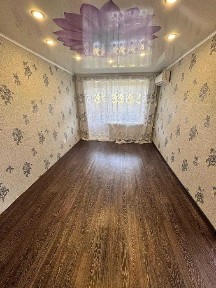Продаётся 2-х ком квартира в 13 мкрн, Пр. Комсомольский 33! 8,5 мил!