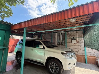 Продам полдома с отличной баней, бассейном и зоной отдыха