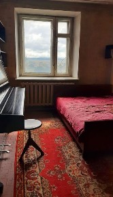 Срочно сдам 4хкомнатную квартиру в центре города на длительный срок
