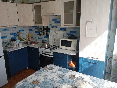 Продам квартиру полуторку с техникой и мебелью