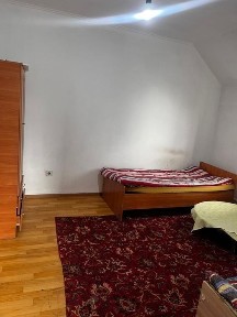 3-х этажный коттеждный дом 2-х комнатная квартира