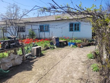 Продам дом возле озера с участком