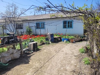 Продам дом возле озера с участком