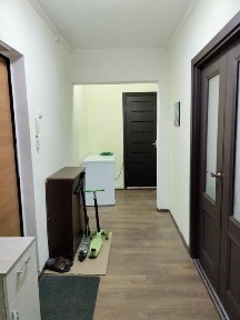 Срочно. Продается 2 комнатная квартира возле школы.