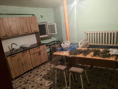 Ұзынағаш ауылында 2 бөлмелі үй жалға беріледі Жандосов көшесінде орна