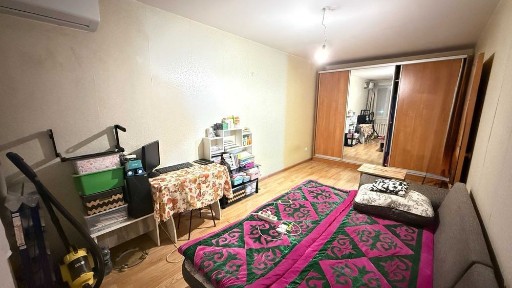 Продается 1 комнатная квартира в малосемейном доме район Аэропорт