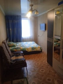 Продаю 2-х комнатную квартиру в хорошем районе, 3 этаж, не угловая