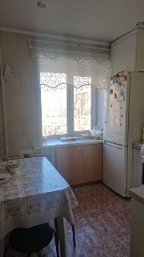 3-комнатная 56 м², кирпичный дом, 3/5, тихий двор р-н Казахтелеком