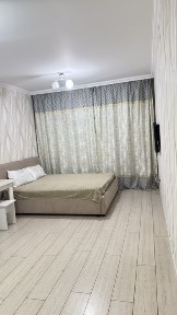 Посуточно 1 комн возле триумфальной арки
