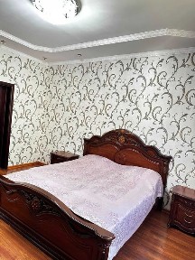 Продается 4-х комнатный дом в центре поселка Райымбек