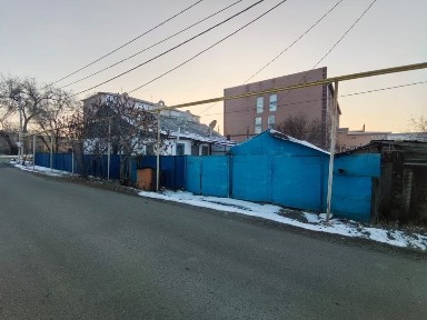 Продаётся полдома.