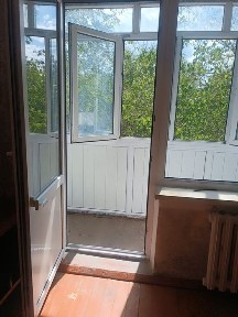 продам 1-ком. 32кв. 2мкр. 2-этаж