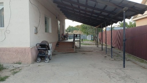Каскеленде улкен уи жалға бериледи без хозяина 3 бөлмелі