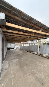 Продам дом из 4-х комнат, есть 2 новые времянки. Сдаем в аренду.
