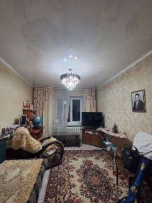 Сдам квартиру трехкомнатную в центре