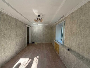 Продам 1 ком квартиру на правом берегу.