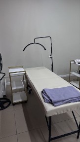 Сдается кушетка и столик для визажиста и бровиста