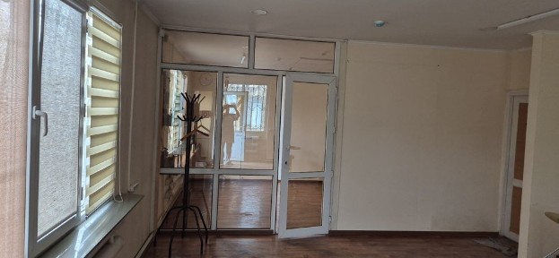 ЗДАНИЕ 250 кв, центральное отопление, с территорией 7 соток