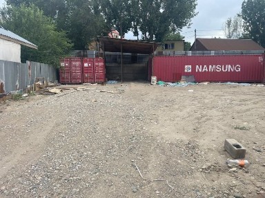 Склад возле барахолка