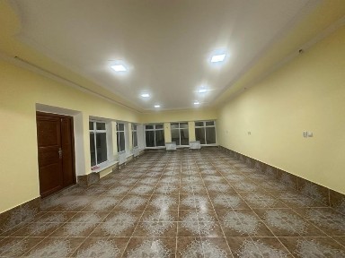 Сдается комната в аренду. Раньше был магазин.
