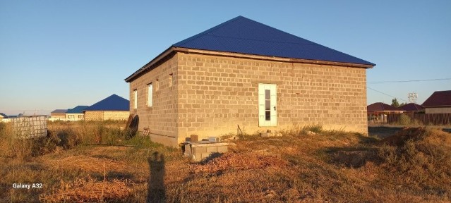 Дом под магазин.