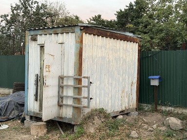 Продам контейнер, бытовка, склад с полочками и светом, организованны.