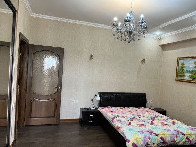 Сдам 3-х комнатную квартиру в центре горада на долгии срок