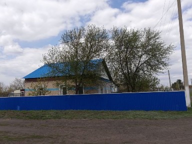 Продается уютный дом в спакойном районе. Подходит для проживания семьи.