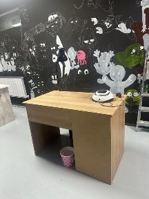 Сдается стол для маникюра в студии маникюра