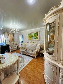 продается отлитчная трехкомнатная квартира