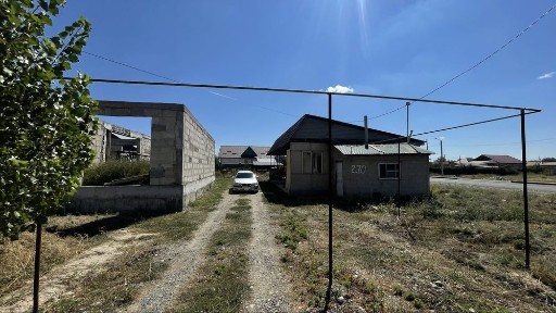 Продам не достроенный дом с врменякой