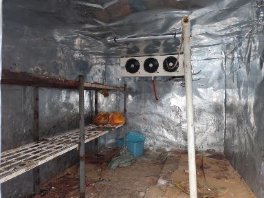Мясорезка, холодильная камера.