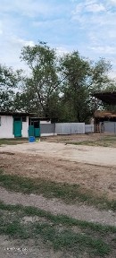 На продаже дом плюс два участка