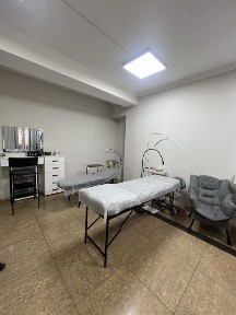 Аренда кушетки + визажный стол, в кабинете есть мокрая точка
