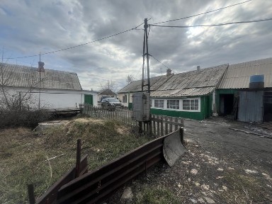 Продаем дом, большой участок, без мебели
