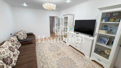 Продается двухкомнатная, улучшенная в микр. Восточный, Анна С. Империя