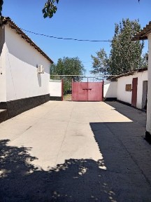 Түркістан қаласында 5-бөлмелі үлкен үй сатылады.