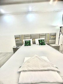 Уютные 2 Комн апартаменты в самом центре города с видом на площадь