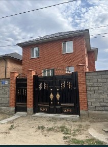 Продам коттедж в центре города на против парка первого президента