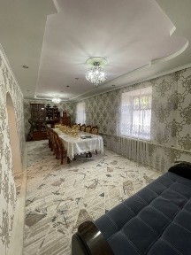 Үй сатылады. Базар, №1 мектеп, центр, парк, акимат, вокзал жақын.