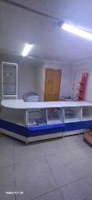 Сдам коммерческое половину коммерческого помещения