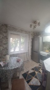 Продам 2 комнатную квартиру или поменяюсь на этажом выше кроме 5 ого.
