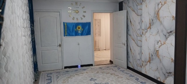 5-бөлмелі үй. газ бөлмесі бөлек. алдында сарай времянка бар. келісім бар